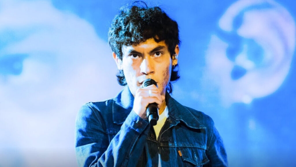 Ed Maverick anuncia concierto.