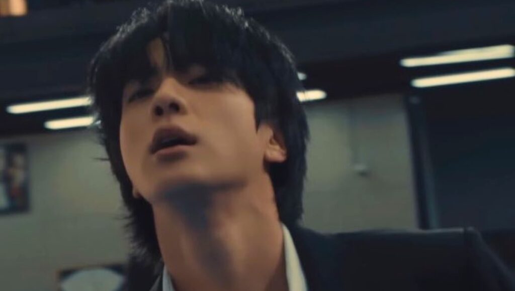 Jin protagoniza escena de acción