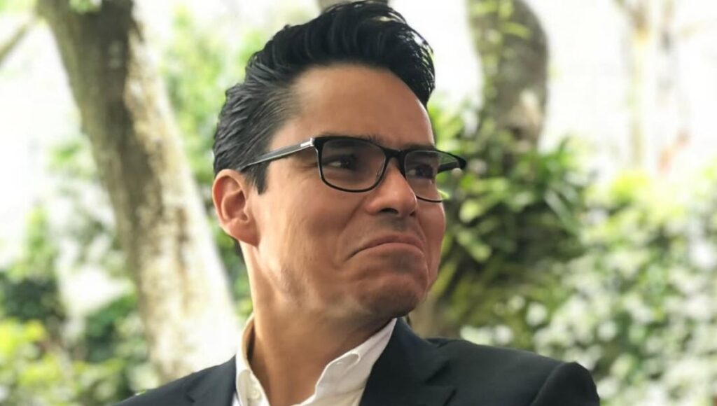 edad de Toño Esquinca locutor