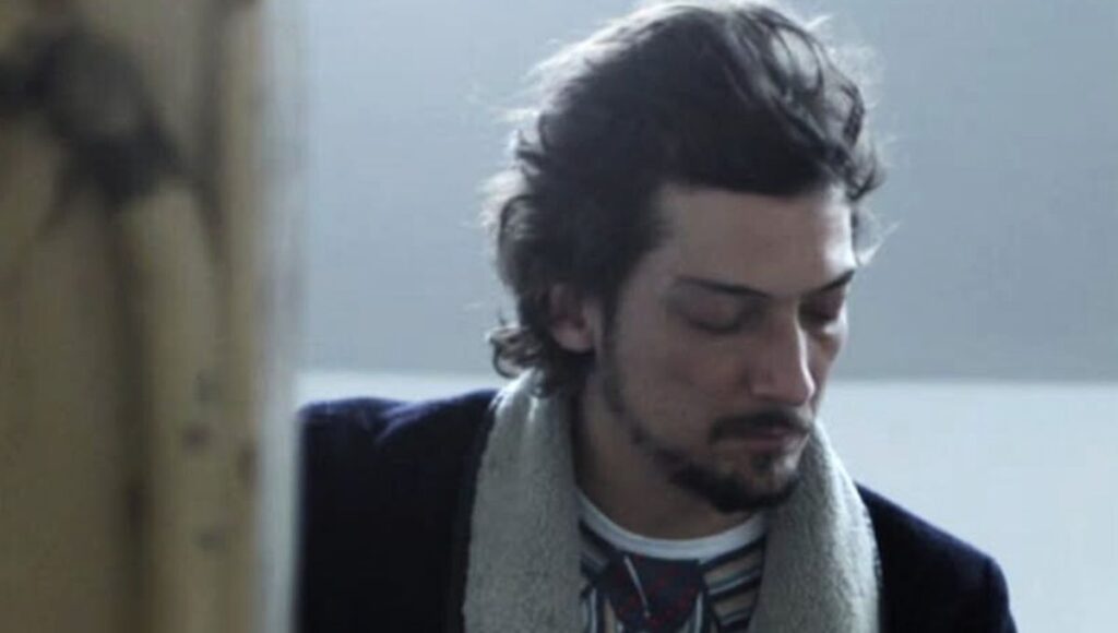 León Larregui lanza canción en contra de la guerra y los conflictos armados
