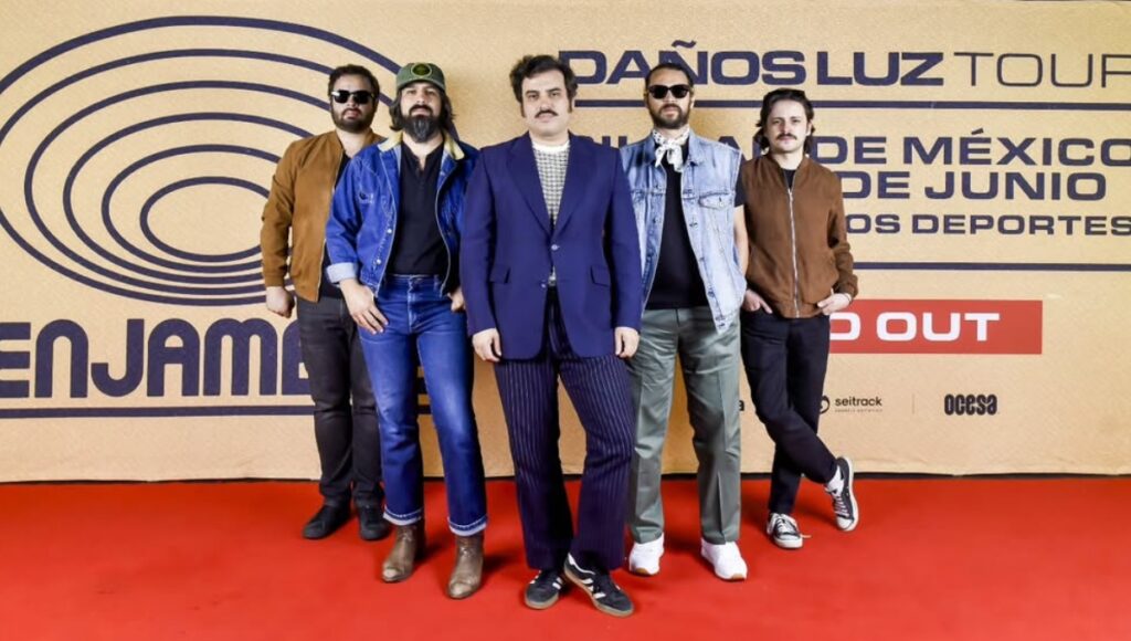 Enjambre en concierto en el Palacio de los Deportes