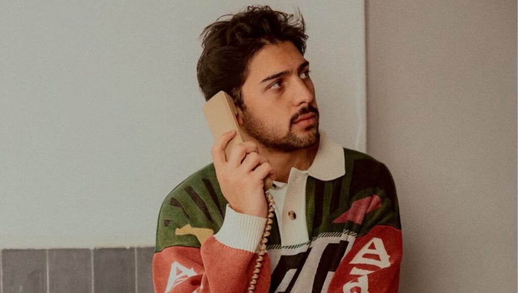Tony Mils destaca en la música