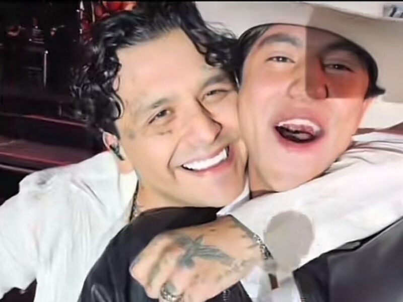 christian nodal besa a fan en concierto de lagos de moreno