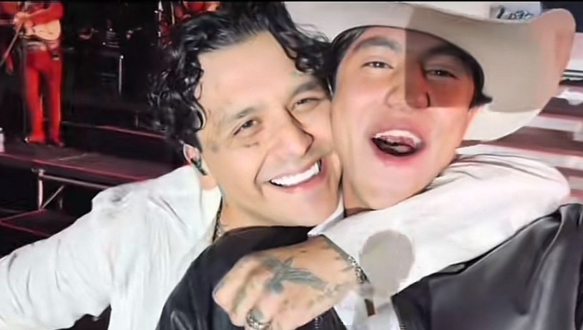 christian nodal besa a fan en concierto de lagos de moreno