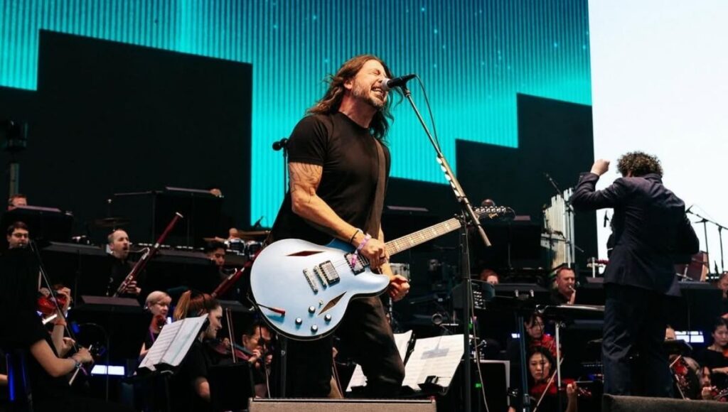 esta es la cancion con la que foo fighters celebra sus 30 años de existencia