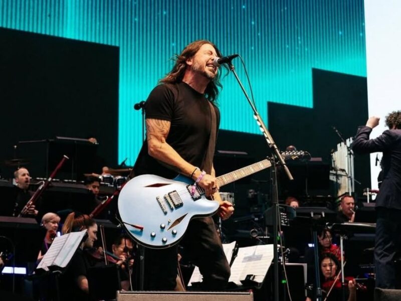 esta es la cancion con la que foo fighters celebra sus 30 años de existencia