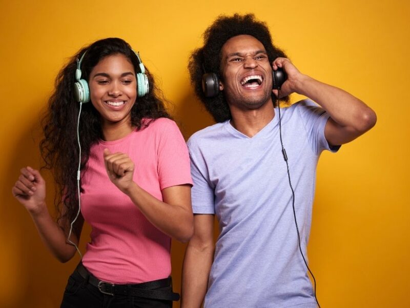 estas son las canciones ideales para dedicar a una novia