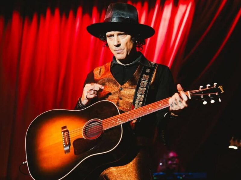Quién es Flaco Jiménez, el músico que trabajó con Bunbury