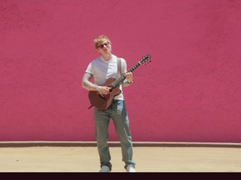 Ed Sheeran graba video de 'A Little More'.