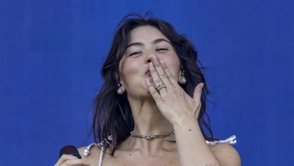 Gracie Abrams en concierto