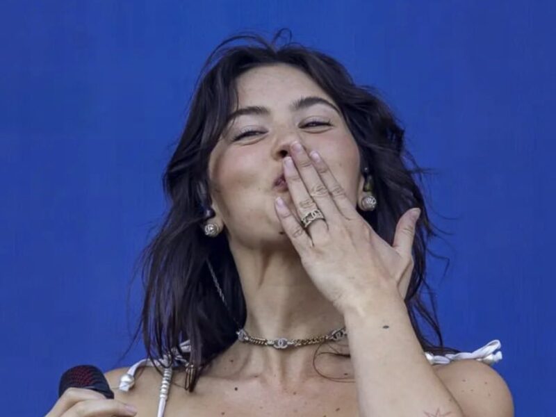 Gracie Abrams en concierto
