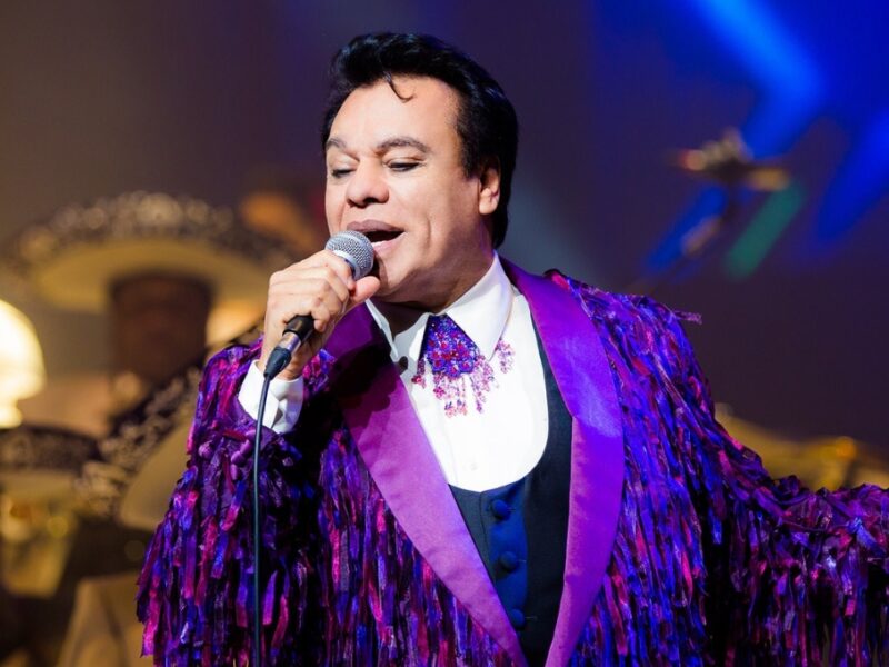 Ecuentran material inédito de Juan Gabriel