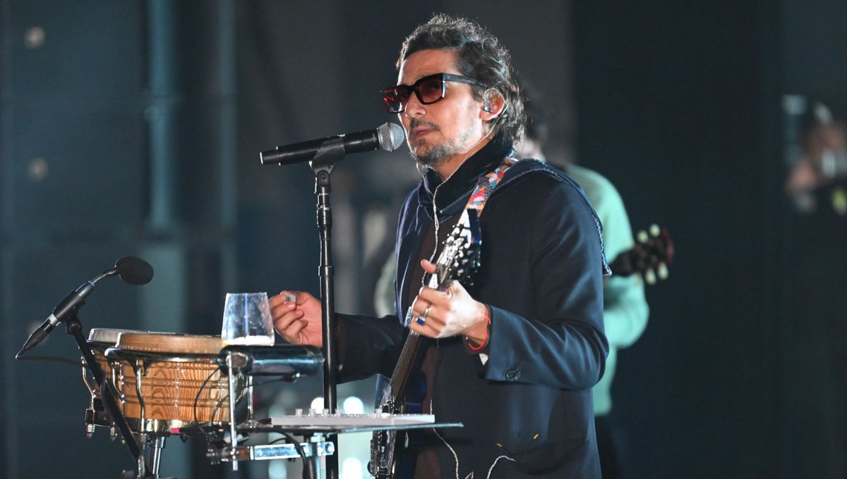 La verdadera razón por la que bajaron a León Larregui de un avión