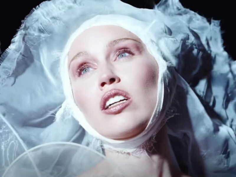 'Secrets' letra de Miley Cyrus