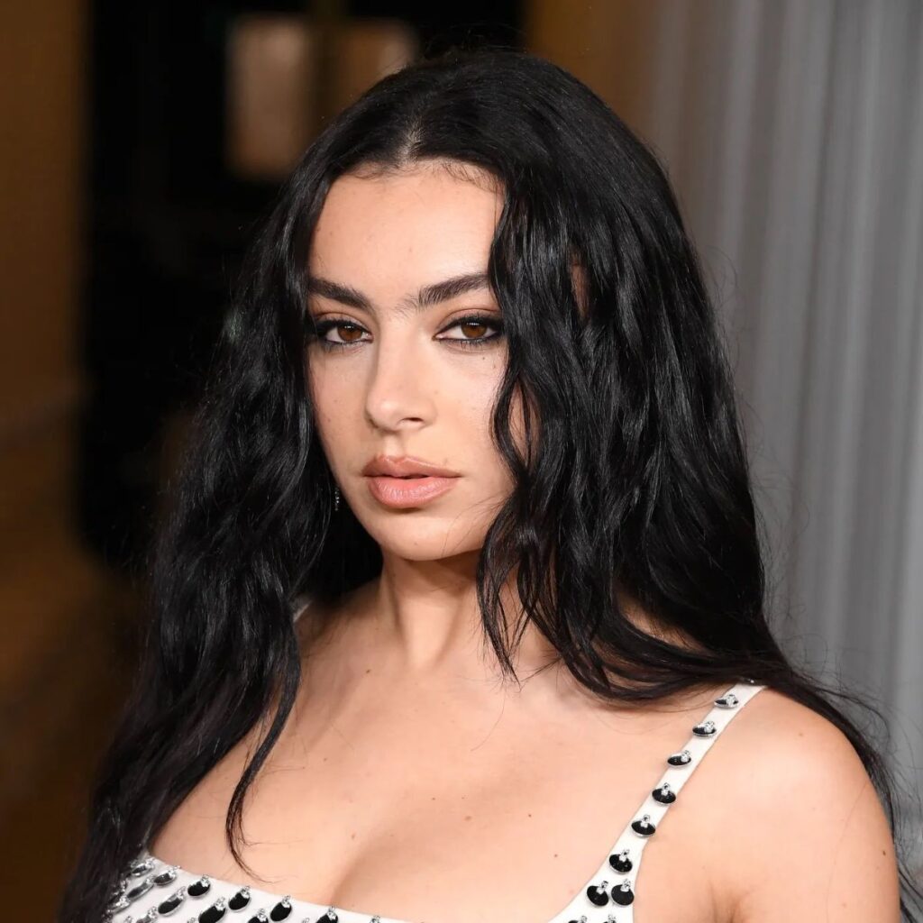 Qué dijo Charli XCX de Taylor Swift en Sympathy is a knife