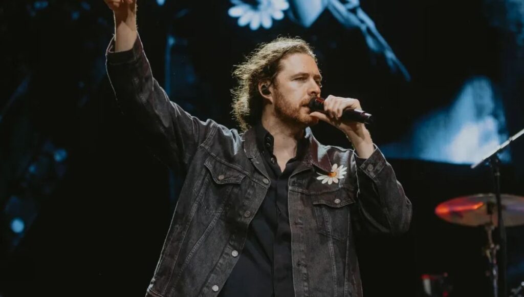 A qué hora termina el concierto de Hozier en CDMX