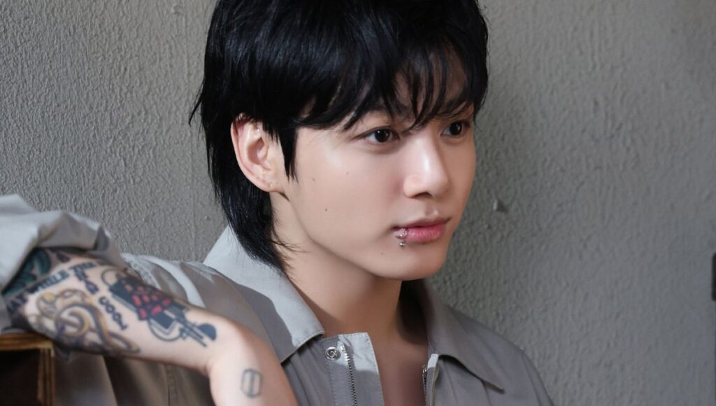 Jungkook de BTS hace covers en transmisión en vivo