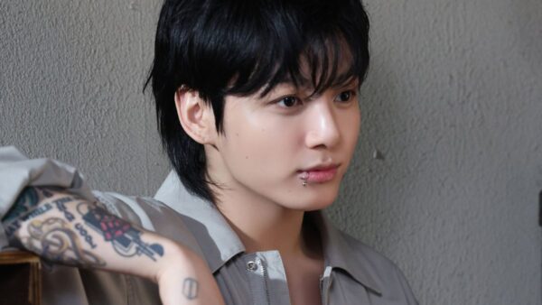 Jungkook de BTS hace covers en transmisión en vivo