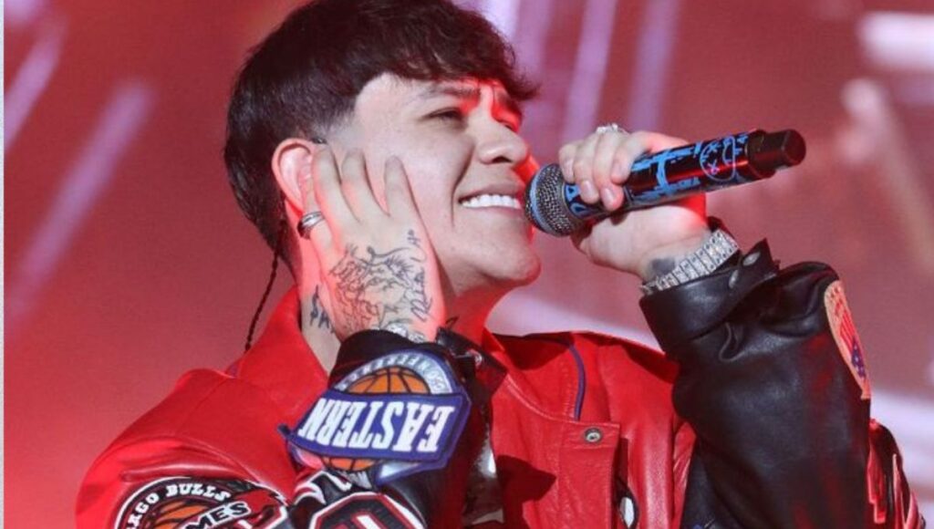 investigan a Junior H tras cantar El Azul en fiestas de Octubre 2025