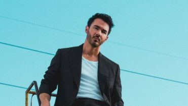 Letra de "Changing" de Kevin Jonas en inglés y español