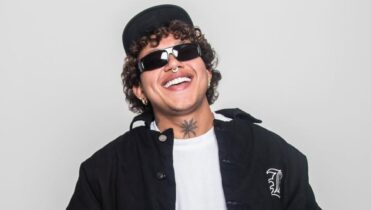 Letra de no tiene sentido de Beéle