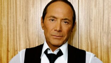 A qué hora termina el concierto de Paul Anka en el Auditorio Nacional