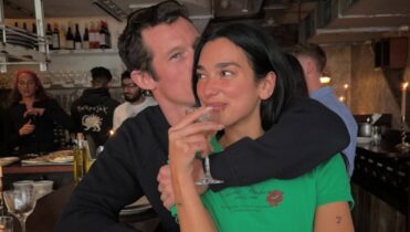 Callum Turner busca papeles sin besos