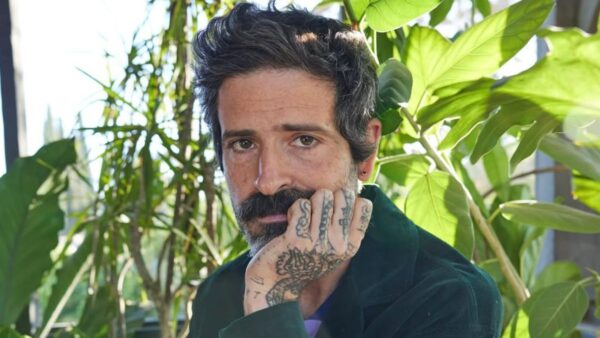 A qué hora termina el concierto de Devendra Banhart en el Teatro de la Ciudad Esperanza Iris