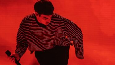 Letra de Pixelated Kisses de Joji y Yeat, letra en inglés y español