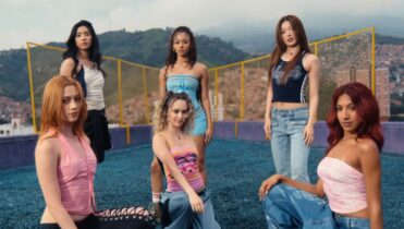 Debut de KATSEYE, letra completa en inglés y español