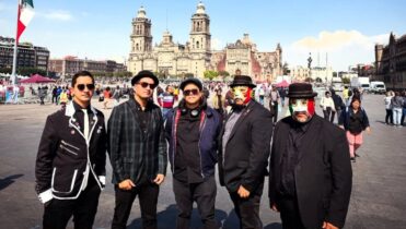 A qué hora empieza a tocar Out of Control Army en el Zócalo hoy