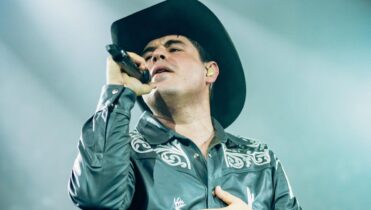 Horarios setlist y estacionamiento de Alfredo Olivas en el Palenque de Arandas 2026