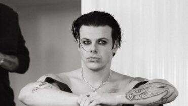 Letra de Blueberry Hill de YUNGBLUD en inglés y español