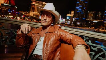 Letra y traducción en español de God Was Showing Off de Bruno Mars