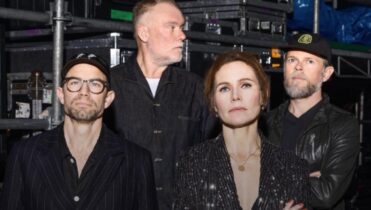 The Cardigans en concierto en el Pepsi Center