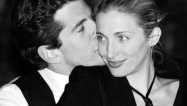 soundtrack de la serie Love Story John F Kennedy Jr y Carolyn Bessette