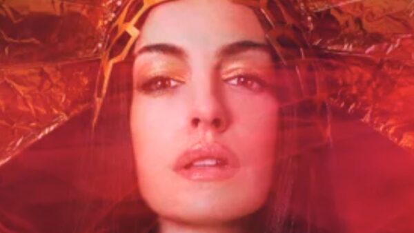 'Burial' de Anne Hathaway