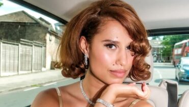 Letra de Click Clack Symphony de RAYE en inglés y español