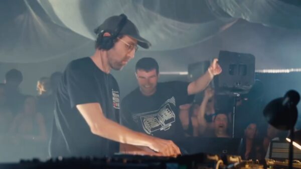 Daft Punk aparece en el concierto de Fred again