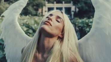 A qué hora termina el concierto de Elena Rose en CDMX