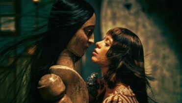 letra completa y traducción en español de GARBAGE de Melanie Martínez