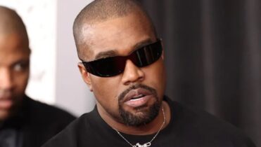 MAMA'S FAVORITE de Kanye West, letra completa en inglés y español