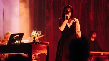 A qué hora termina el concierto de Mitski en Auditorio Nacional