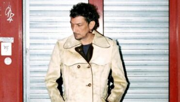 Letra de Romper en Pedazos, la canción de León Larregui