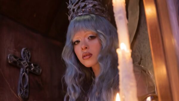 'WHITE BOY WITH A GUN' de Melanie Martinez