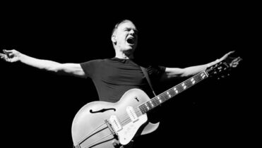 A qué hora termina el concierto de Bryan Adams en la Arena CDMX