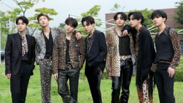 Hooligan de BTS en coreano y español