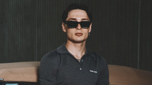 Detienen a ex bailarina de Peso Pluma en CDMX