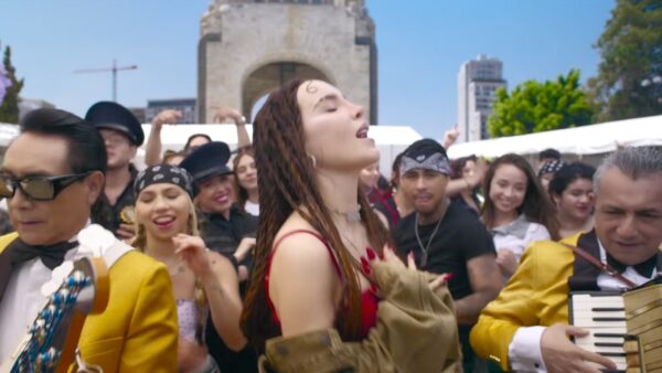 'Por Ella' de Los Ángeles Azules, Belinda