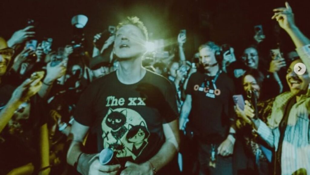 The xx vende playera pirata como merch oficial tras concierto en México